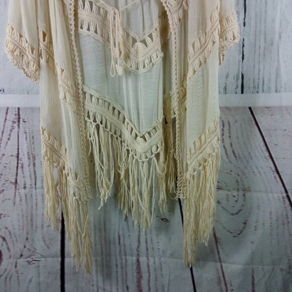 Questions Ivory Crochet Cardigan - Picture 7 of 13